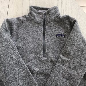 Women’s grey Patagonia sweater 1/4 zip